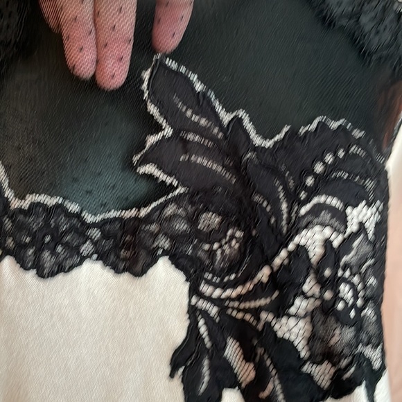 Pale pink with black lace on the top front and bottom of long sleeves Sz M - Picture 3 of 5